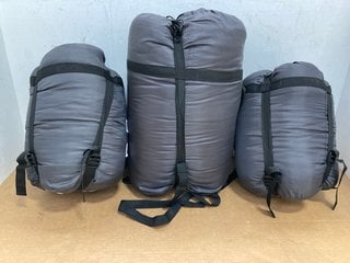 DOUBLE 300 ENVELOPE SLEEPING BAG TO INCLUDE 2 X ENVELOPE 300 SLEEPING BAG: LOCATION - B2