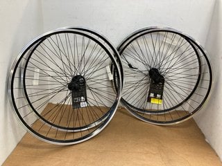 4 X ASSORTED CYCLE WHEELS TO INCLUDE RALEIGH FRONT BIKE WHEEL SIZE: 700C: LOCATION - B2