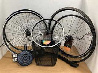 QTY OF CYCLING ITEMS & ACCESSORIES TO INCLUDE KX WHEELS 27.5" METAL CYCLING WHEEL FRAME: LOCATION - B2