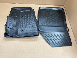 COMPLETE SET OF 4 VEHICLE FLOOR MATS IN BLACK: LOCATION - B2