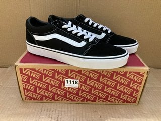 VANS WARD CANVAS LACE UP PUMPS IN BLACK AND WHITE SIZE: 9.5: LOCATION - H0