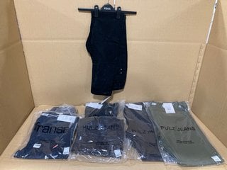 7 X ASSORTED WOMENS CLOTHING TO INCLUDE 3 X PULZ JEANS WOMENS BOOTCUT LEG HIGH WAISTED TROUSERS IN GREEN AND BLACK SIZE: 44'' - RRP - £237: LOCATION - G12