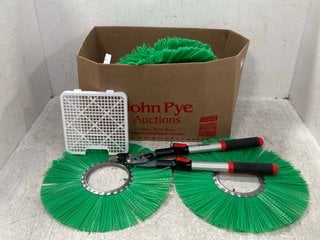 QTY OF ASSORTED HARDWARE ITEMS TO INCLUDE QTY OF PLASTIC SCRUB WASHER CONNECTOR PIECES IN GREEN: LOCATION - E5