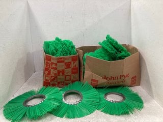 QTY OF PLASTIC SCRUB WASHER CONNECTOR PIECES IN GREEN: LOCATION - E5