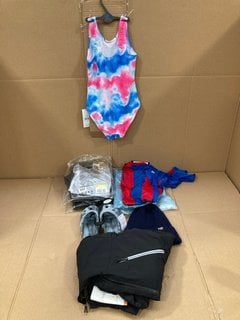 QTY OF ASSORTED CHILDRENS CLOTHING TO INCLUDE NIKE LOGO PRINT HOODIE IN BLACK SIZE: L: LOCATION - E7