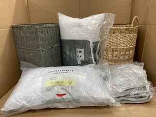 QTY OF ASSORTED JOHN LEWIS AND PARTNERS HOUSE HOLD ITEMS TO INCLUDE NATURAL COLLECTION HUNGARIAN GOOSE DOWN PILLOW: LOCATION - E10