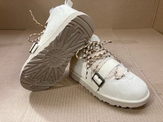 UGG DUNE MINI SHEARLING LACE AND BUCKLE UP BOOTS IN CREAM SIZE: 4 - RRP - £165: LOCATION - E16