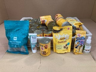 QTY OF ASSORTED PET FOOD ITEMS TO INCLUDE WAGG PEANUT BUTTER AND BANANA COOKIES 125G BB: 02/26: LOCATION - F17