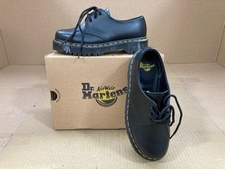 DR MARTENS 1461 BEX LEATHER LACE UP SHOES IN BLACK SIZE: 5 - RRP - £160: LOCATION - F16