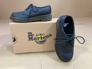 DR MARTENS 1461 J CHILDREN'S LACE UP SHOES IN BLACK SIZE: 13: LOCATION - F16