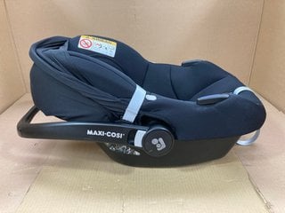 MAXI COSI CABRIO FIX I - SIZE CHILDREN'S CAR SEAT IN ESSENTIAL BLACK - RRP - £120: LOCATION - F16