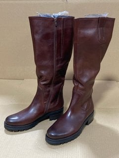 GABOR WOMENS VARENNE LEATHER KNEE HIGH BOOTS IN DARK BROWN SIZE: 7: LOCATION - F14