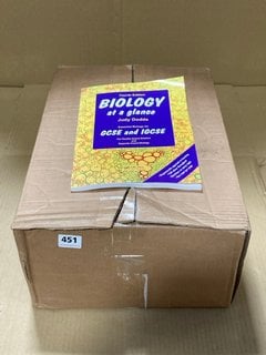 BOX OF FOURTH EDITION BIOLOGY AT A GLANCE LEARNING BOOKS BY JUDY DODDS: LOCATION - F14