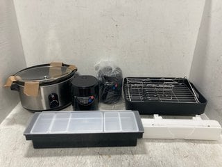 5 X ASSORTED HOUSE HOLD ITEMS TO INCLUDE 2 X RICE COOKERS , 6L SLOW COOKER: LOCATION - F6