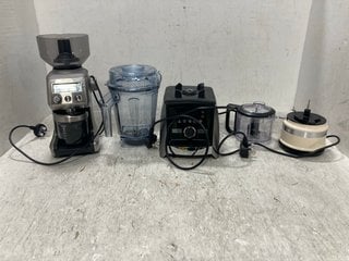 2 X ASSORTED KITCHEN APPLIANCES TO INCLUDE VITAMIX BLENDER: LOCATION - F6