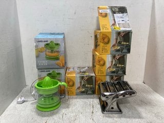 2 X CITRUS JUICERS TO INCLUDE 4 X PASTA MACHINES: LOCATION - F6