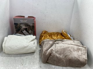 4 X ASSORTED HEATED THROWS: LOCATION - F3