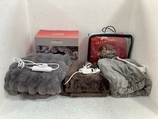 4 X ASSORTED BEDDING ITEMS TO INCLUDE DREAMLAND HYGGE DAYS LUXURY FAUX FUR WARMING THROW: LOCATION - F1