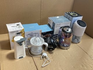 5 X ASSORTED HOUSE HOLD ITEMS TO INCLUDE KENWOOD CAN OPENER , CITRUS JUICER , ELECTRIC EGG COOKER: LOCATION - G0