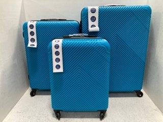 SET OF 3 HARDSHELL TRAVEL SUITCASES IN LIGHT BLUE: LOCATION - E2