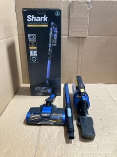 SHARK ANTI HAIR WRAP CORDLESS STICK VACUUM CLEANER - RRP - £280: LOCATION - G0