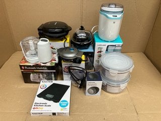 QTY OF ASSORTED KITCHEN ITEMS TO INCLUDE MULTI YOGHURT MAKER , ELECTRIC EGG COOKER , MINI WAFFLE MAKER: LOCATION - G2