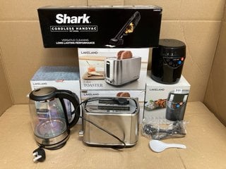 QTY OF ASSORTED KITCHEN ITEMS TO INCLUDE RICE COOKER , 2 SLICE TOASTER , SHARK PET MODEL CORDLESS HAND VACUUM CLEANER: LOCATION - G2