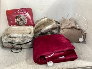 4 X ASSORTED BED ITEMS TO INCLUDE DREAMLAND HYGGE DAYS LUXURY FAUX FUR WARMING THROW: LOCATION - G3