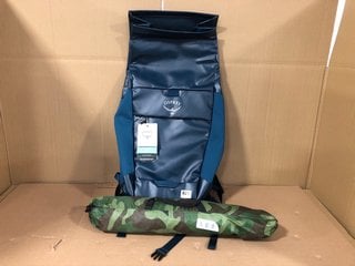 2 X ASSORTED ITEMS TO INCLUDE OSPREY TRANSPORTER ROLL TOP VENTURI BACKPACK IN BLUE: LOCATION - G11