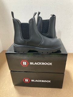 2 X BLACK ROCK STEEL TOE PROTECTIVE DEALER BOOTS IN BLACK SIZE: 9: LOCATION - H16