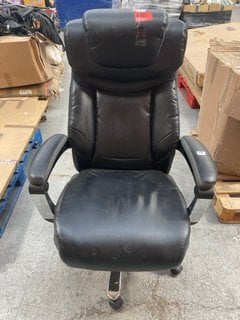 OFFICE/DESK CHAIR IN BLACK: LOCATION - A3