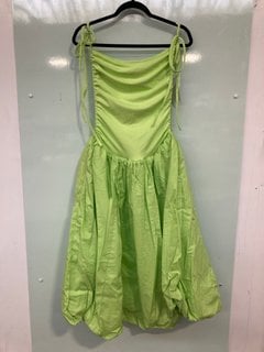 AMYLYNN ALEXA DRESS IN LIME UK SIZE 10: LOCATION - D9