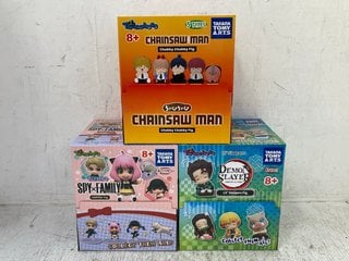 3X ASSORTED TOYS TO INCLUDE TWINCHESS SPY X FAMILY HOPPIN FIGURES BLIND BAG PACK: LOCATION - D9