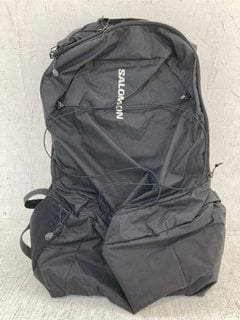 SALOMON SPORT EXPANDABLE WATERPROOF BACKPACK IN BLACK: LOCATION - D4