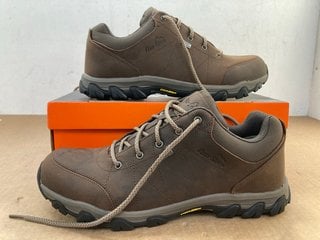 PETER STORM PS M LINDALE WP BOOTS - UK SIZE: 11: LOCATION - D2