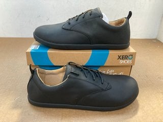 XERO SHOES BLACK CASUAL OXFORD STYLE SHOES - UK SIZE: 14: LOCATION - D2