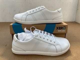 XERO SHOES DILLON LEATHER WHITE TRAINERS - UK SIZE: 8: LOCATION - D2