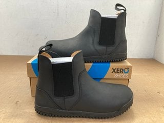 XERO SHOES RIDGEWAY CHELSEA BLACK BOOTS - UK SIZE: 8: LOCATION - D2