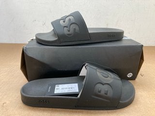 BOSS MENS SLIDERS IN BLACK - UK SIZE 10: LOCATION - D1