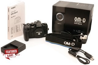 OLYMPUS OM-D E-M1 MARK III MICRO FOUR THIRDS 20MP DSLR DIGITAL CAMERA. COMES WITH CHARGER, USB CABLE, STRAP, INSTRUCTION BOOKLET AND BOX - RRP £1599: LOCATION - FRONT BOOTH