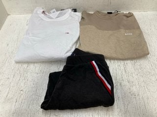 4 X ASSORTED MENS CLOTHING IN VARIOUS SIZES TO INCLUDE HUGO BOSS TRACKSUIT SWEATSHIRT IN BEIGE - UK SIZE: LARGE: LOCATION - B7