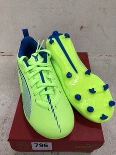 PUMA KIDS ULTRA 5 PLAY FOOTBALL SHOES - UK SIZE: 12: LOCATION - C8