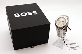 HUGO BOSS WOMEN'S LIDA BRACELET STRAP WATCH IN SILVER - 1502747 - RRP £159: LOCATION - FRONT BOOTH