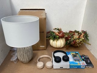 QTY OF HOUSEHOLD ITEMS TO INCLUDE NATURAL SCRATCH TABLE LAMP: LOCATION - C15