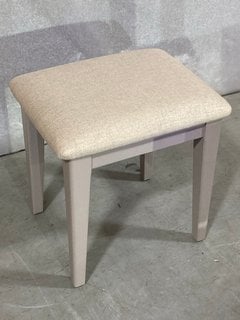 RANGE 88 STOOL IN NATURAL & GREY N.W - 5 KG / G.W - 6KG: LOCATION - BR8