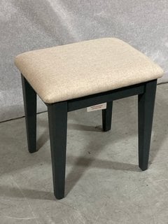 RANGE 92 STOOL IN NATURAL & BLUE N.W - 5 KG / G.W - 6KG: LOCATION - BR8