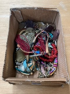 A BOX OF VINTAGE AND COSTUME JEWELLERY: LOCATION - CR