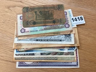 A COLLECTION OF VINTAGE INTERNATIONAL BANKNOTES: LOCATION - CR