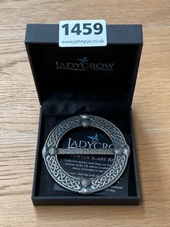 A LADYCROW OF SCOTLAND PEWTER SCARF RING, BOXED: LOCATION - CR