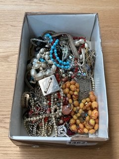 A BOX OF VINTAGE AND COSTUME JEWELLERY: LOCATION - CR